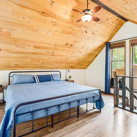 Quaint Loft Cabin W Hot Tub, Firepit, Deck & Grill Hedgesville Exterior photo