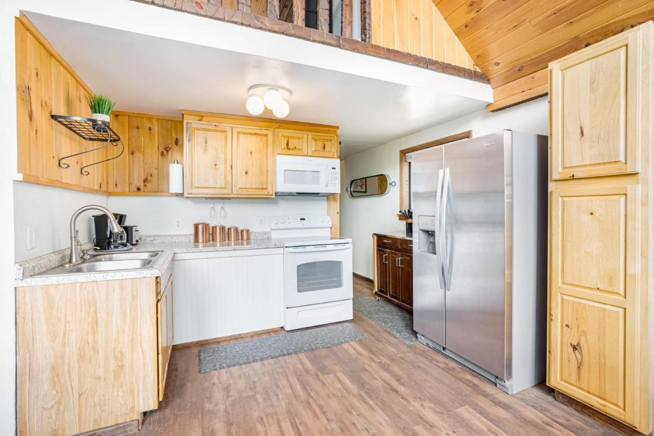 Quaint Loft Cabin W Hot Tub, Firepit, Deck & Grill Hedgesville Exterior photo