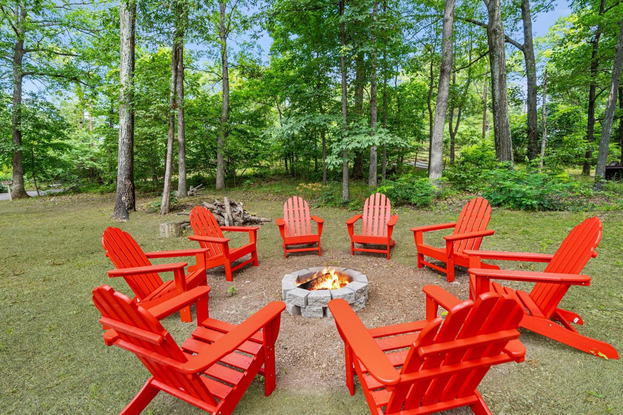 Quaint Loft Cabin W Hot Tub, Firepit, Deck & Grill Hedgesville Exterior photo